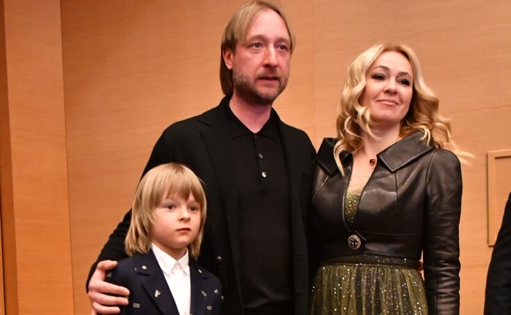 Евгений Плющенко с женой и сыном. Фото: Global Look Press.
